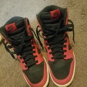 Nike heels, size 8, color red and black